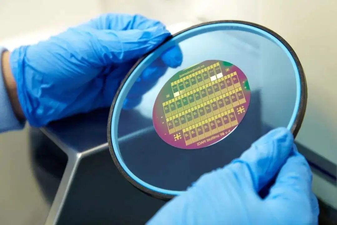 Mi az ostyaragasztási technológia?